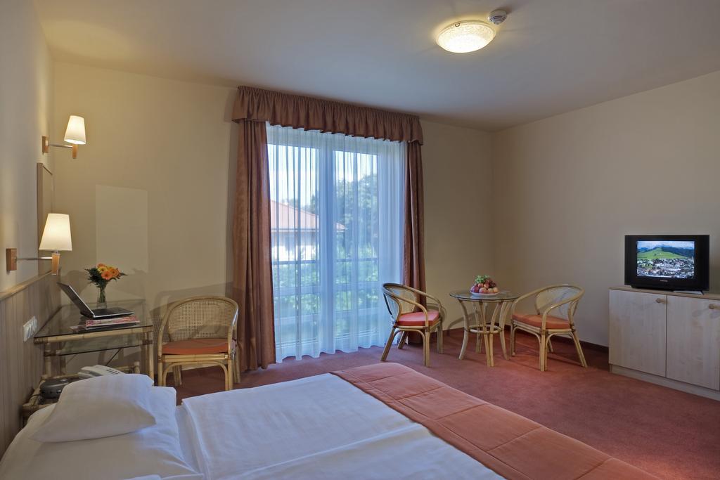 Martfu Hotel Thermal Spa Room photo